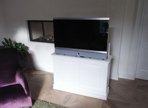 TV-Lift Sideboard mit Profilleisten 